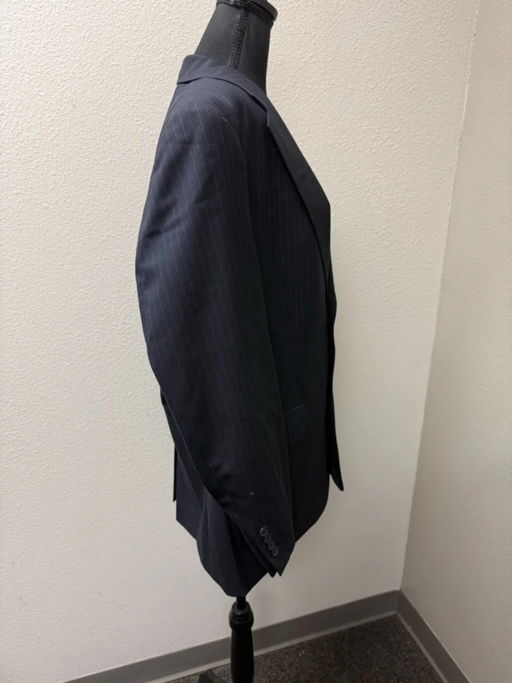 Jos A Bank Black Pinstripe Wool Blazer 42R Classic Business Suit Jacket